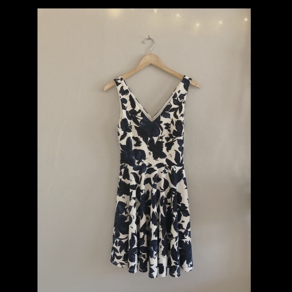 DRESS - Picture 1 of 2